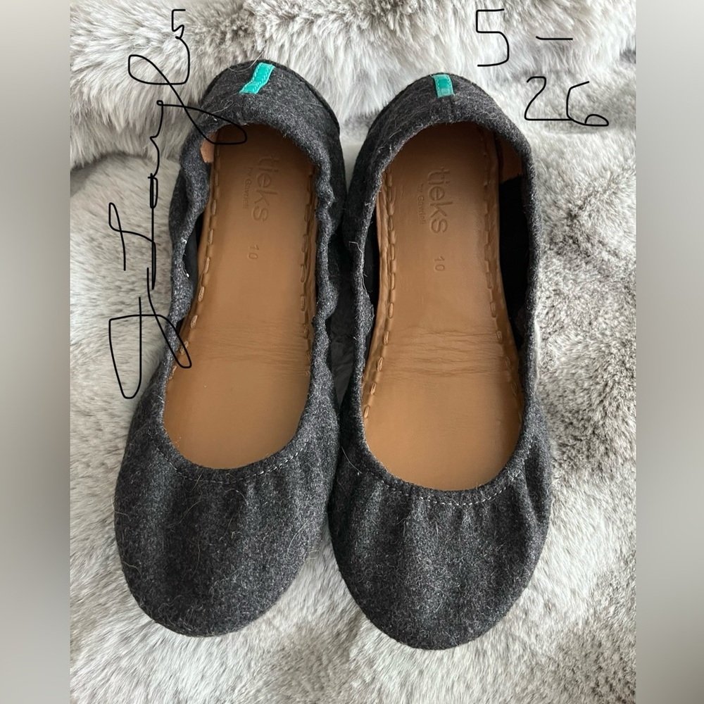 Tieks greystone